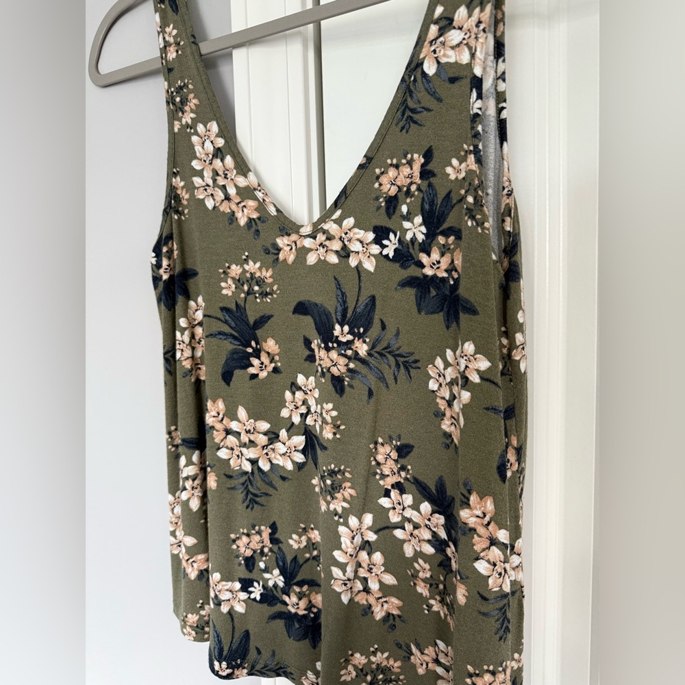 American Eagle Soft & Sexy Floral Tank Top